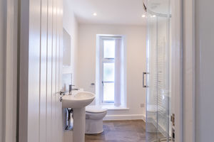 Shower room- click for photo gallery